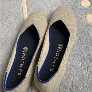 EUC rothys flats in Birdseye flax size 7.5